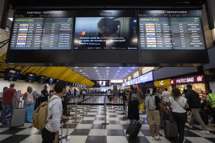 Passagens aéreas ficam mais baratas: está mais fácil viajar?