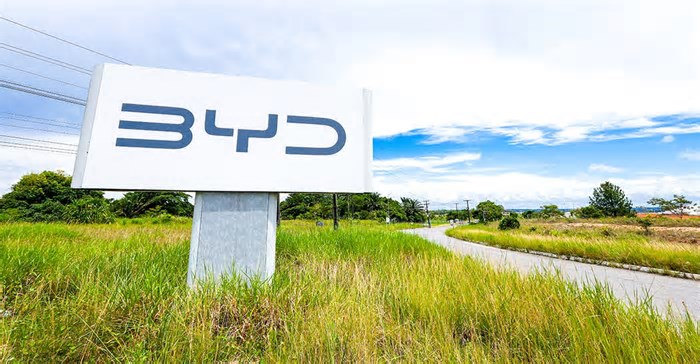 Atrasada após denúncias, fábrica da BYD no Brasil estará operacional até fim de 2026, diz governo