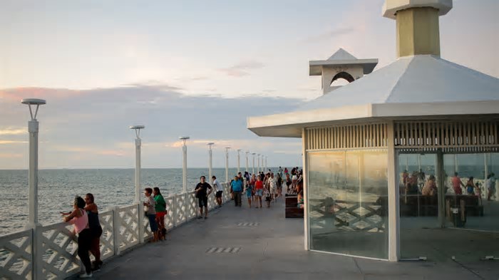 Praia de Iracema: 100 anos de história, memória e resistência à beira-mar