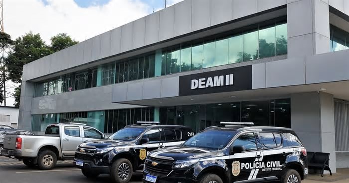 Polícia investiga servidor que teria gravado câmaras para filmar mulheres no banheiro