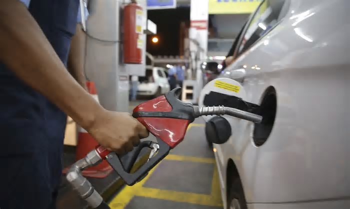 Dia livre de impostos tem gasolina a R$ 3,82 e promoções em BH