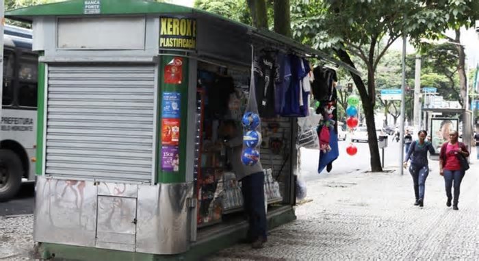 Bancas de jornais e revistas de BH já podem vender cerveja em lata e em long neck