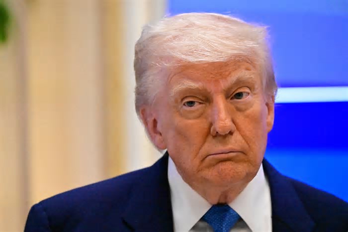 Trump faz jantar com investidores da sua memecoin, mas maioria já vendeu criptomoedas