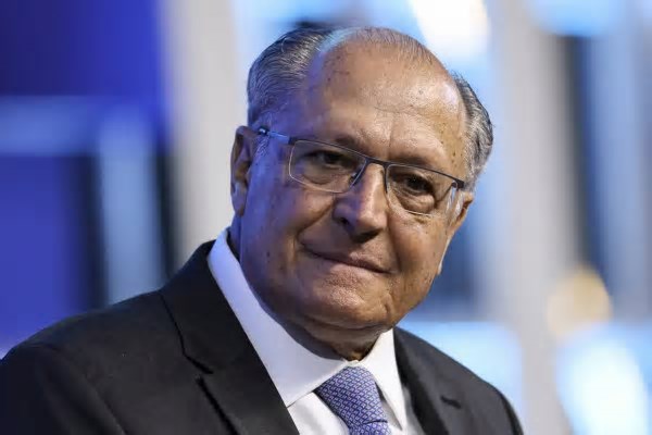 Após mal-estar, Alckmin recebe alta e segue tratamento em casa