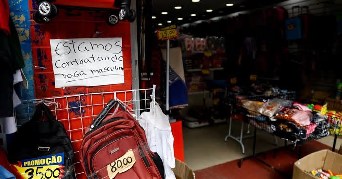 Comércio enfrenta dificuldade para preencher vagas no RS; saiba as principais razões