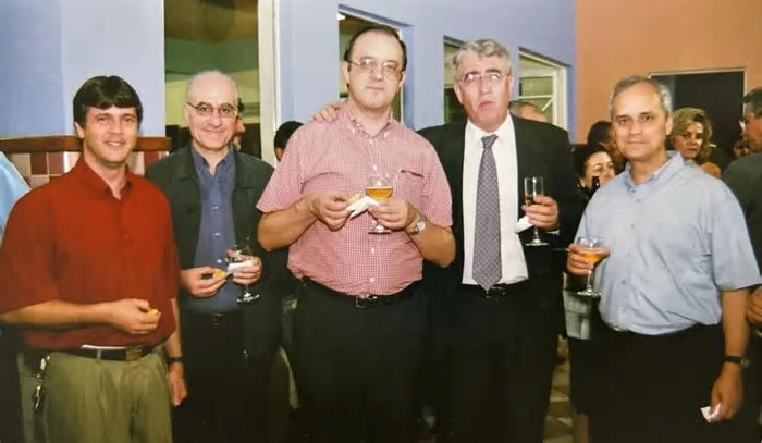 Foto do papa Leão XIV bebendo cerveja no Brasil viraliza; entenda a história
