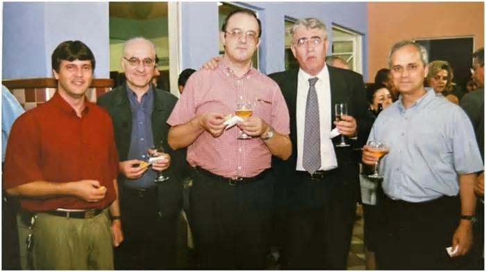 Papa Leão XIV bebendo cerveja em BH viraliza nas redes sociais