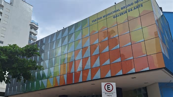 Nem para adultos: Balneário Camboriú proíbe eventos com teor sexual em espaços públicos