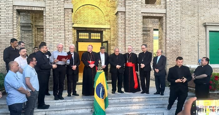Cardeais brasileiros já estão na Casa Santa Marta para o conclave