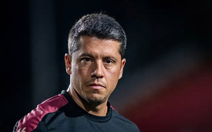 Carpini alerta para erros individuais no Vitória e prioriza Brasileirão