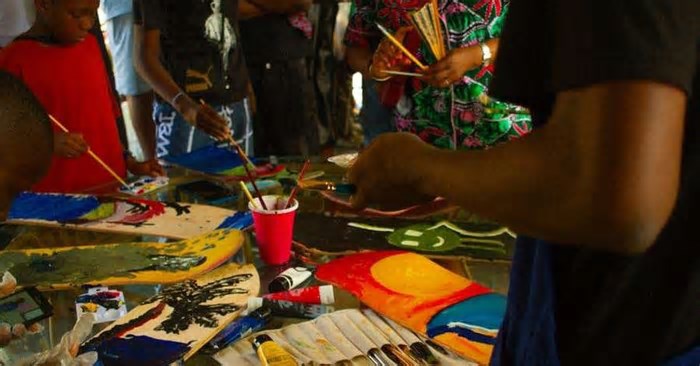 Coletivo de skatistas-artistas de Porto Alegre lança exposição de arte urbana multimídia