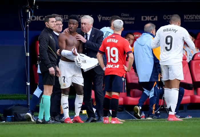 Watch: Carlo Ancelotti & Vinícius Jr. reunited in Brazil