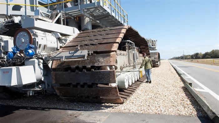 O ‘monstro’ de 3 mil toneladas que usa 625 litros de diesel para percorrer 1 km com foguetes