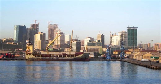 Brasil refaz por navio rota da escravidão até Angola como gesto de reparação histórica