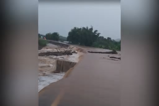 Elevação do nível do Arroio Barriga causa bloqueio total da RSC-287 em Paraíso do Sul