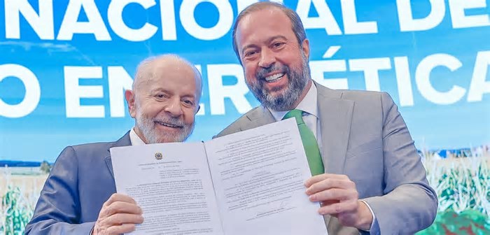 Lula e Silveira apresentam ao Congresso a