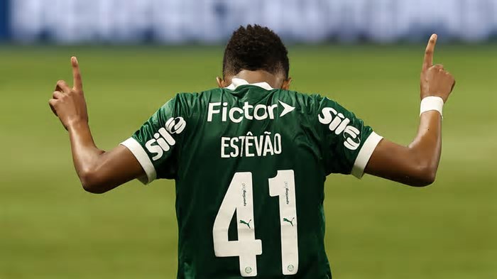 Perto de despedida, Estêvão brilha em classificação do Palmeiras e diz: