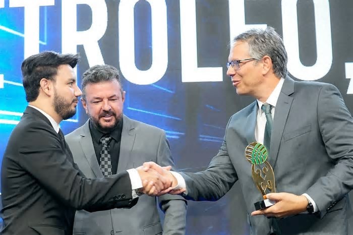 Grupo Atem recebe o Prêmio Líderes da Energia 2025 em Petróleo, Óleo & Gás