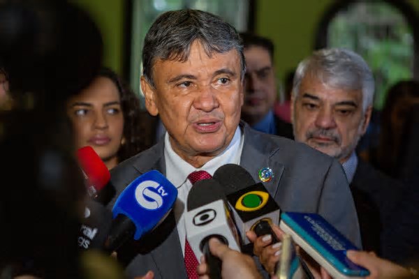 Ministro Wellington Dias está no Recife nesta sexta (16)/Foto: Rafael Vieira/DP