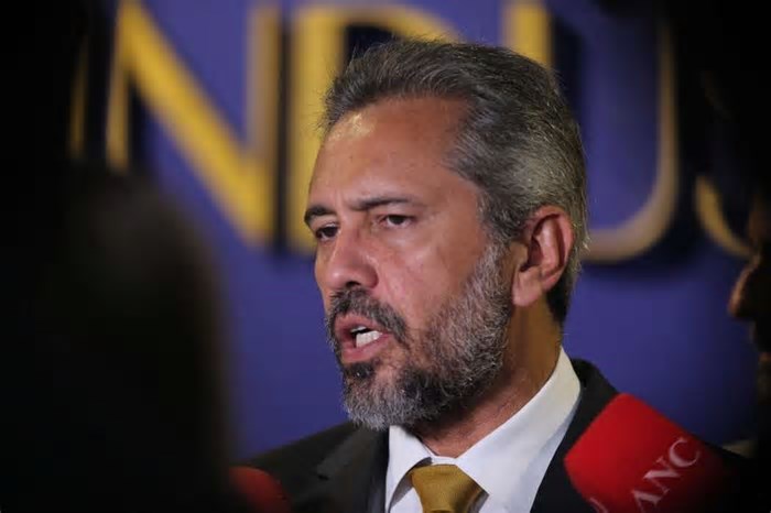 Ceará negocia com empresas chinesas e governo federal solução para linhas de transmissão, diz Elmano