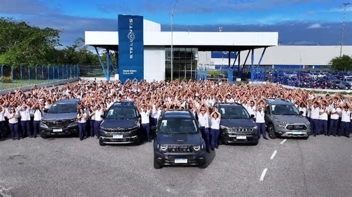 Stellantis celebra 10 anos da planta em Goiana (PE) e anuncia híbrido para 2026
