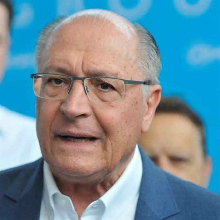 Alckmin diz que Brasil é exemplo sanitário e limita gripe aviária ao RS