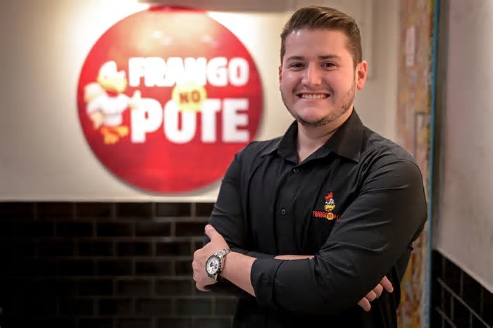 Ele 'abrasileirou' o frango frito americano. Hoje, tem 100 lojas e fatura R$ 115 milhões