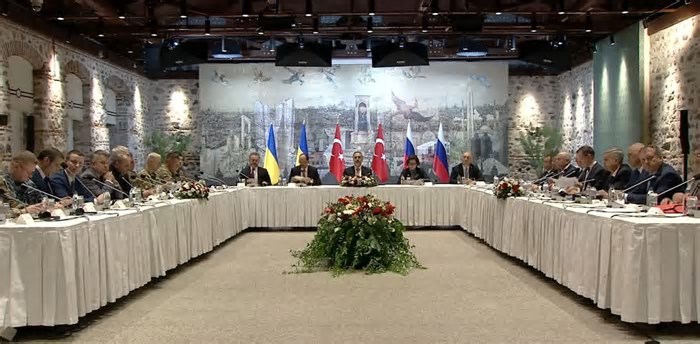 Rússia e Ucrânia se reúnem diretamente pela primeira vez em três anos