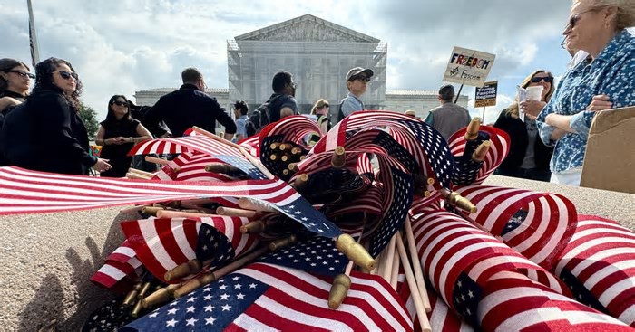 Suprema Corte se mostra dividida sobre poder de juízes federais para barrar decretos de Trump