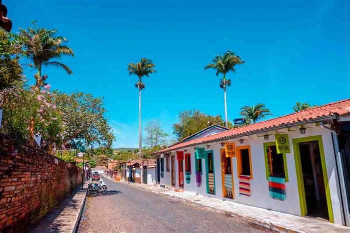 A cidade com mais de 80 cachoeiras a duas horas de Brasília