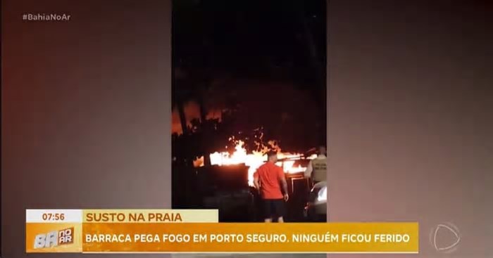 Incêndio destrói cabana tradicional durante a madrugada em Porto Seguro (BA)