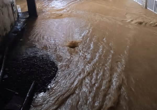 Chuva provoca deslizamentos e enchente em município do Recôncavo baiano