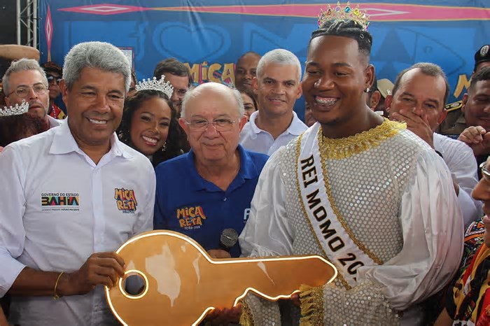 Primeiro dia da Micareta de Feira reúne quase 100 mil foliões; abertura teve shows de Bell Marques, Psirico e mais atrações