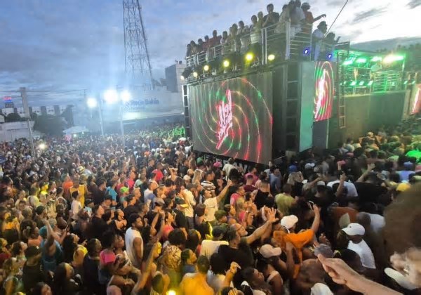 Setur reforça ações na Micareta de Feira com receptivo turístico e pesquisa de perfil de visitantes