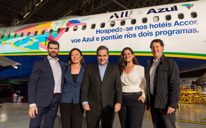 Azul e ALL lançam avião temático e benefício exclusivo para clientes fidelidade