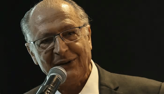 Alckmin espera papa atento a clima e social e diz que ir à posse será honra