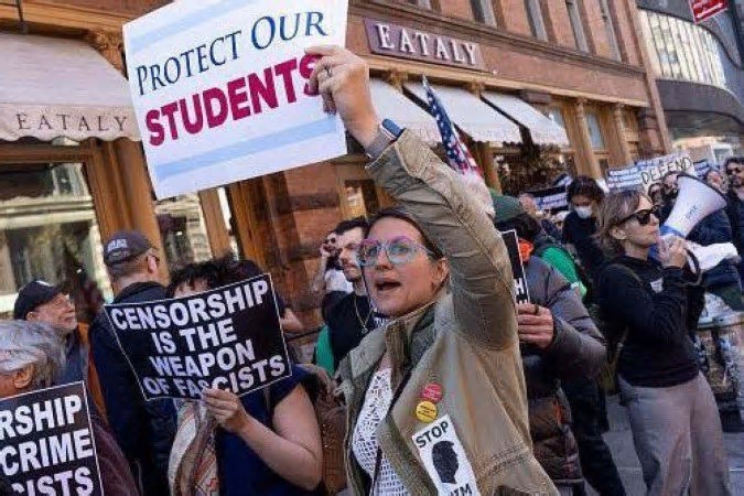 Brasileiros em universidades dos EUA relatam medo sob Trump: 'Temos recomendação informal de não usar expressões como mudanças climáticas'
