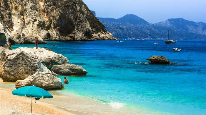 Brasil brilha no ranking Top 50 melhores praias de 2025