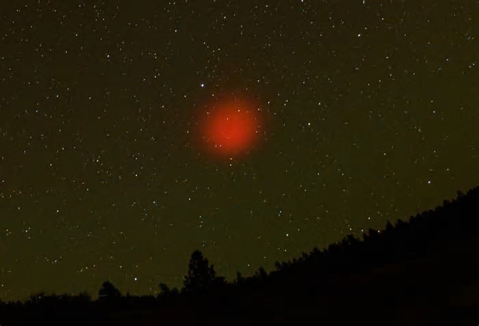 Fotógrafo registra manchas vermelhas misteriosas no céu do Arizona; saiba o que são