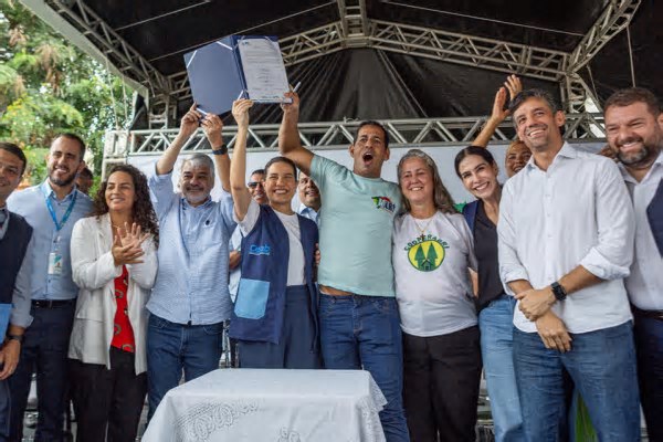 Governadora assina ordem de serviço de conjunto habitacional no Bongi