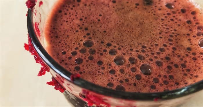 Saiba qual suco pode ajudar a ganhar massa magra — e a ciência explica por quê