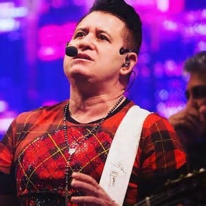 Marrone passa por cirurgia de emergência após cair de palco durante show em Goiânia