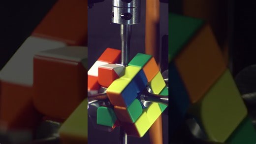 Máquina resolve cubo mágico mais rápido do que piscar de olhos e quebra recorde