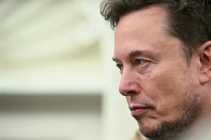 Musk to refocus on businesses
