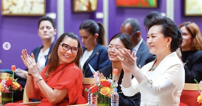 Na China, Janja foca em compromissos culturais em agenda paralela à de Lula