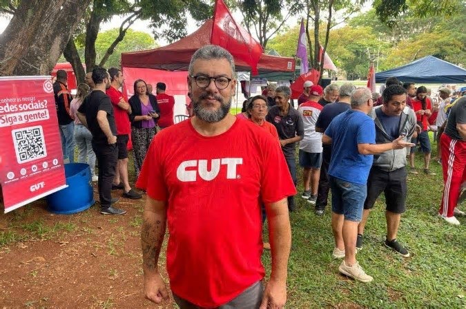 CUT-DF reúne trabalhadores no Eixão para ato em defesa de direitos