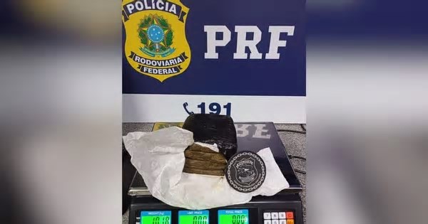 Passageiro é preso com 1 kg de
