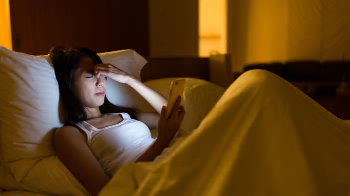Radiação do celular causa câncer? Entenda se há riscos e o que diz a ciência