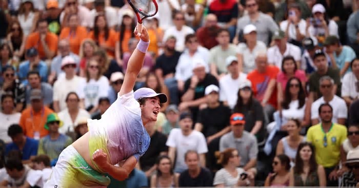 João Fonseca elimina francês em jogo com provocações e faz em Roland Garros seu melhor Grand Slam