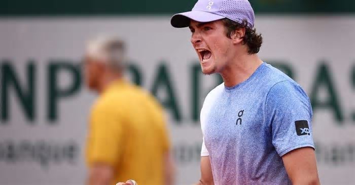 João Fonseca bate francês e avança à 3ª rodada de Roland Garros